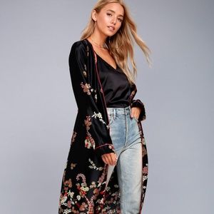 Lulu's Faraway Lands Black Print Satin Kimono Top